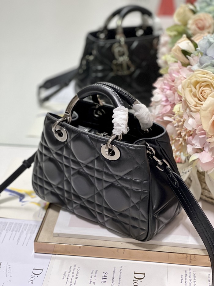 Handbag Dior 0062 size 24*16.5*9.5 cm