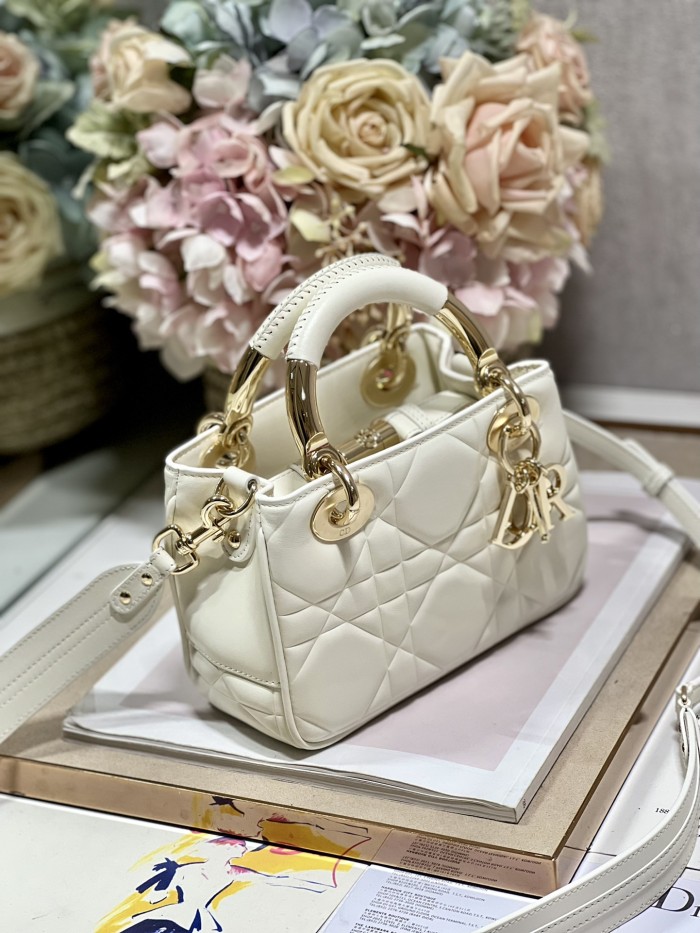 Handbag Dior 0062 size 19*13*8 cm