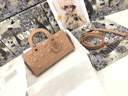Handbag Dior M0540 size 26 x 13.5 x 5 cm