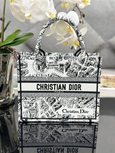 Handbag Dior M1286 size 26.5 x 21 x 14 cm
