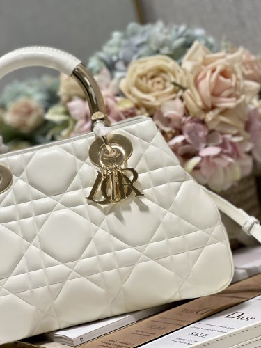 Handbag Dior 0062 size 30*18.5*11.5 cm