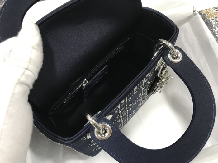 Handbag Dior M0505 size 17×15×7 cm