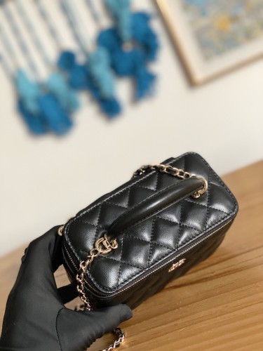 Handbag Chanel 81211 size 9.5 17 8 cm