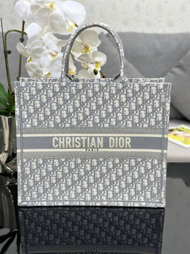 Handbag Dior M1286 size 42 x 35 x 18.5 cm