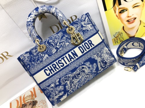 Handbag Dior M0566 size 32 x 25 x 11 cm