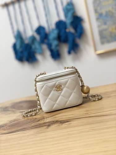 Handbag Chanel 81219 size 10.5 8.5 7 cm