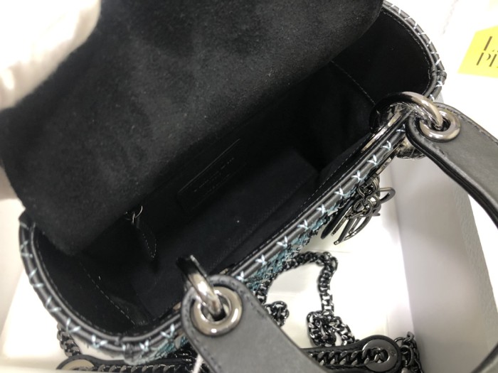 Handbag Dior M0505 size 17 x 15 x 7 cm