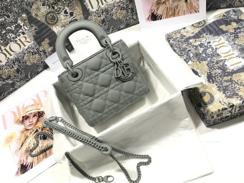 Handbag Dior M0505 size 17 x 15 x 7 cm