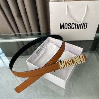 The Moschino plain belt is 2.5cm wide