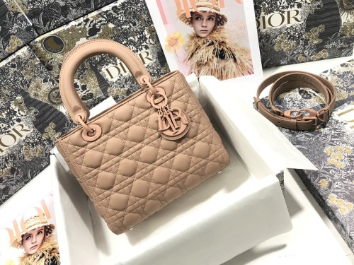 Handbag Dior M0565 size 24 x 20 x 11 cm