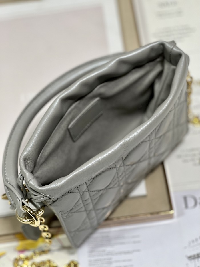 Handbag Dior 0981 size 19 x 13 x 5 cm