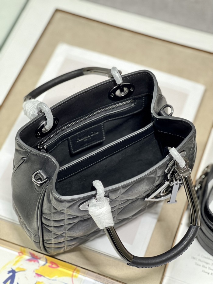 Handbag Dior 1202 size 23×26×8 cm