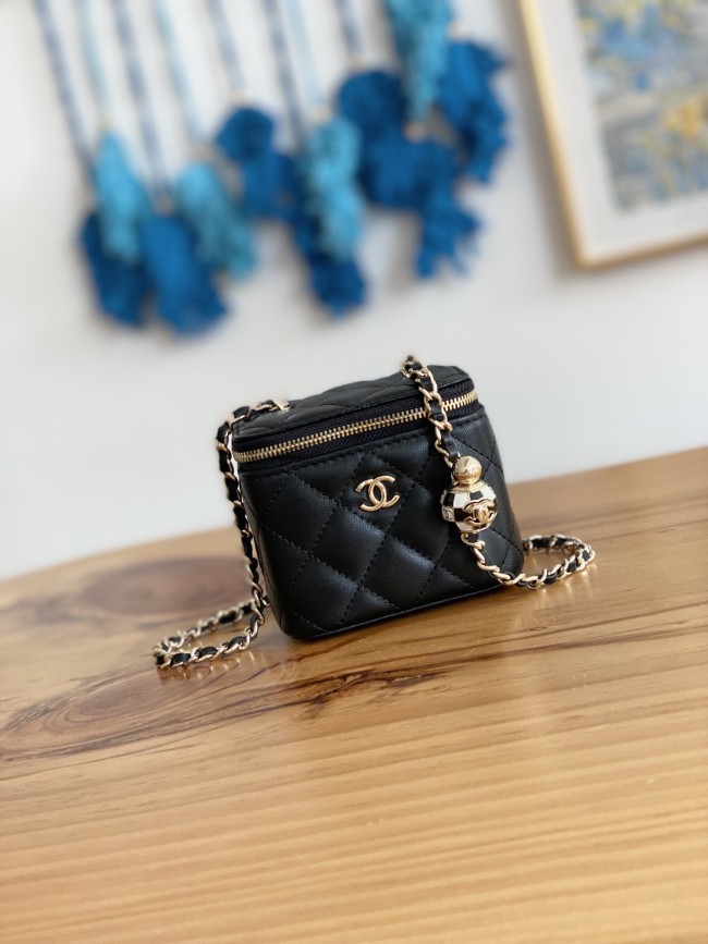 Handbag Chanel 81241 size 10.5 8.5 7 cm