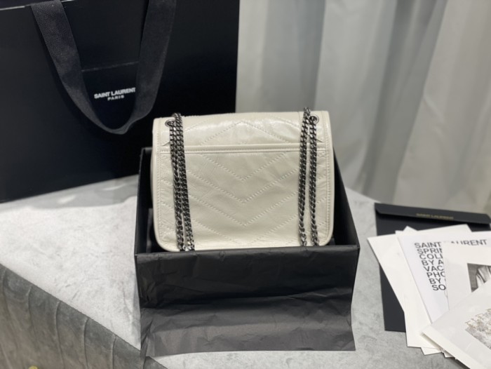Handbags SAINT LAURENT 533037 size 22×16.5×12 cm