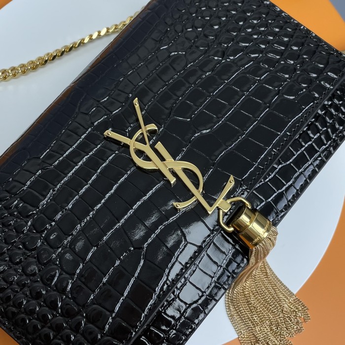 Handbags SAINT LAURENT 452159 size 19x12.5x4 cm