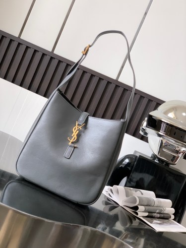 Handbags SAINT LAURENT 713938 size 24x24x10 cm