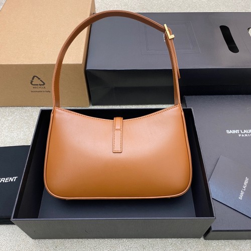 Handbags SAINT LAURENT 657228 size 24.5*14*6 cm