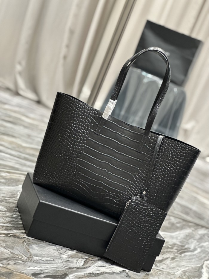 Handbags SAINT LAURENT 394195 size 38×28×13 cm