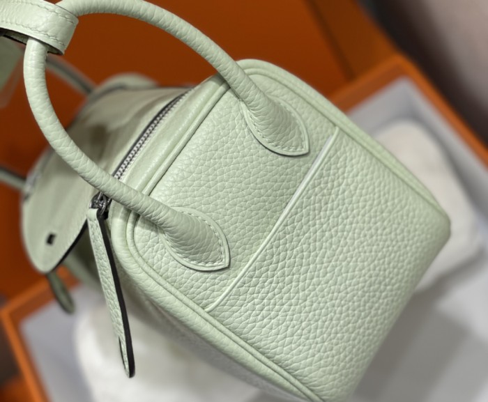 Handbags Hermes Mini Lindy size:19 cm