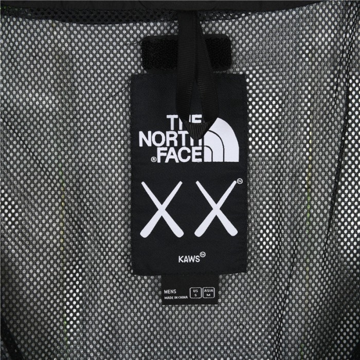 Colthes The North Face x Kaws 6