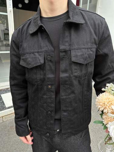 Clothes LOUIS VUITTON 878
