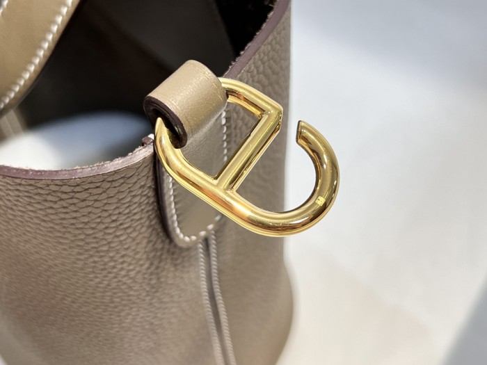 Handbags Hermes in the loop size:18 cm