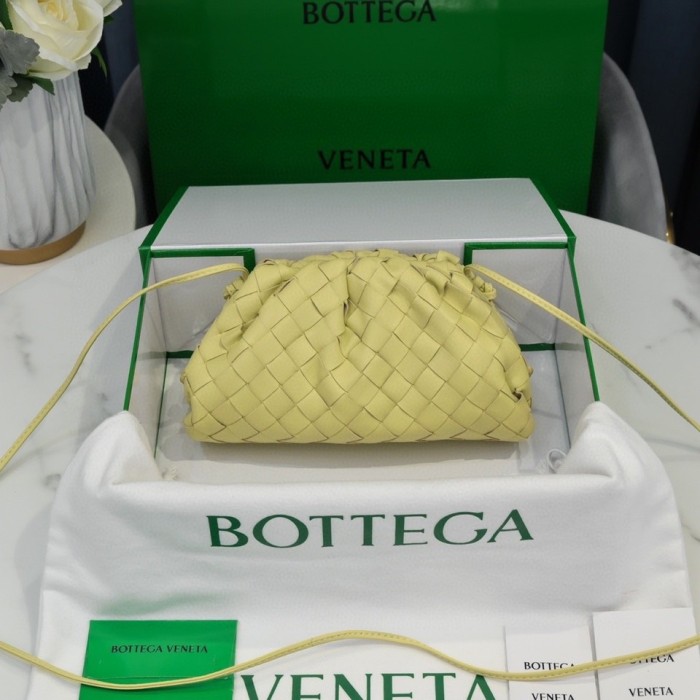 handbags Bottega Veneta The pouch size:23*13*8