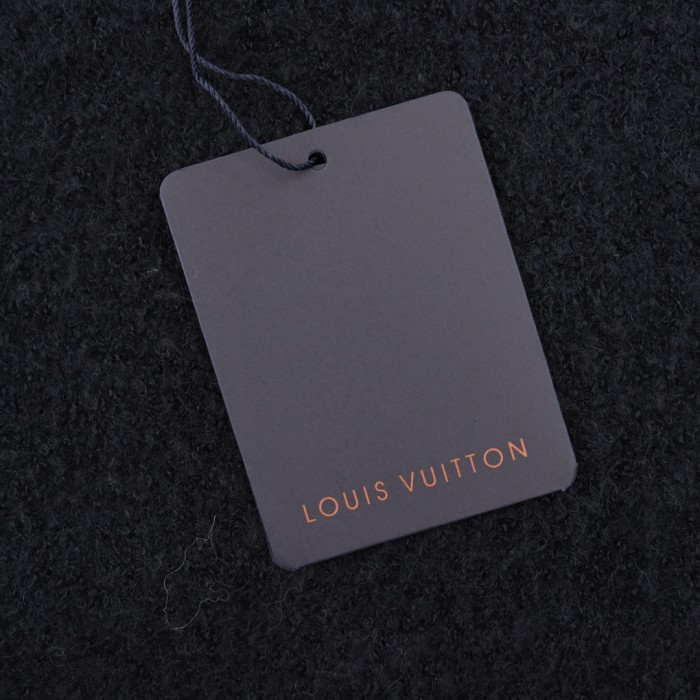 Clothes LOUIS VUITTON 912