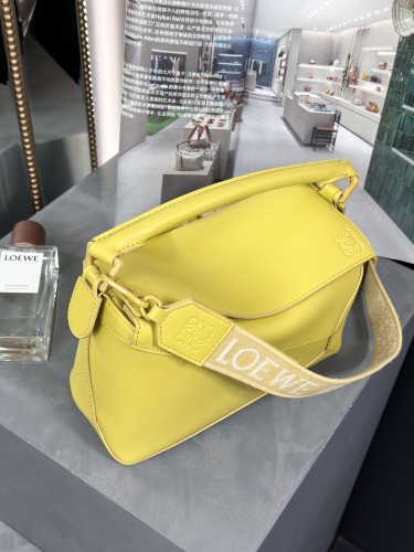 Handbags LOEWE 𝙿𝚞𝚣𝚣𝚕𝚎 𝚎𝚍𝚐𝚎 size:24×16.5×10.5 cm