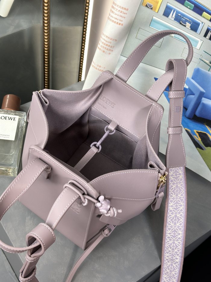 Handbags LOEWE 𝗛𝗮𝗺𝗺𝗼𝗰𝗸 size:20.8-19.5-14.4 cm
