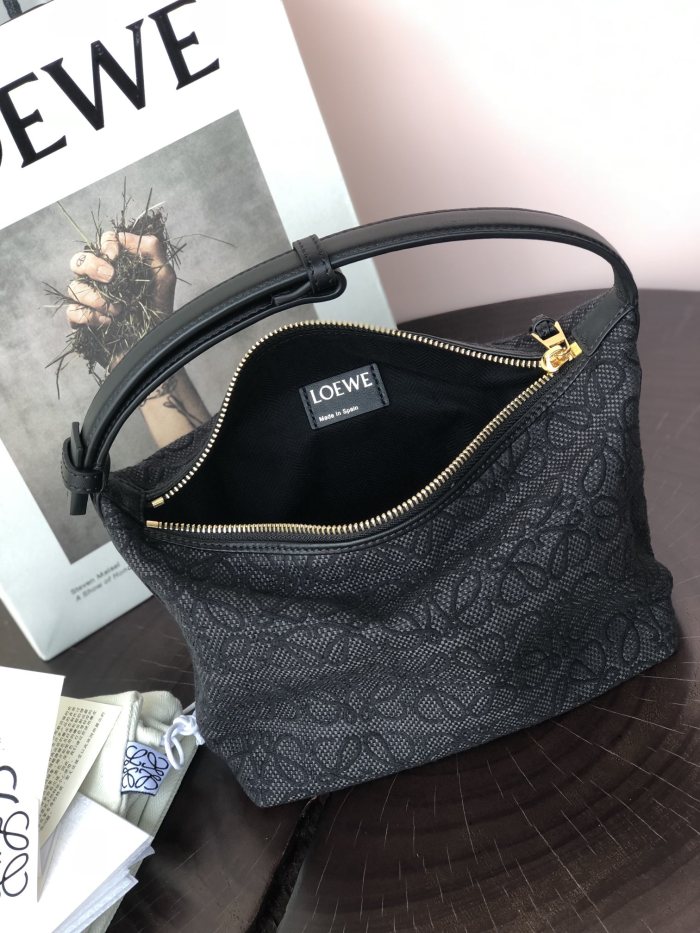 Handbags LOEWE 𝐂𝐮𝐛𝐢 size:21-12-17 cm