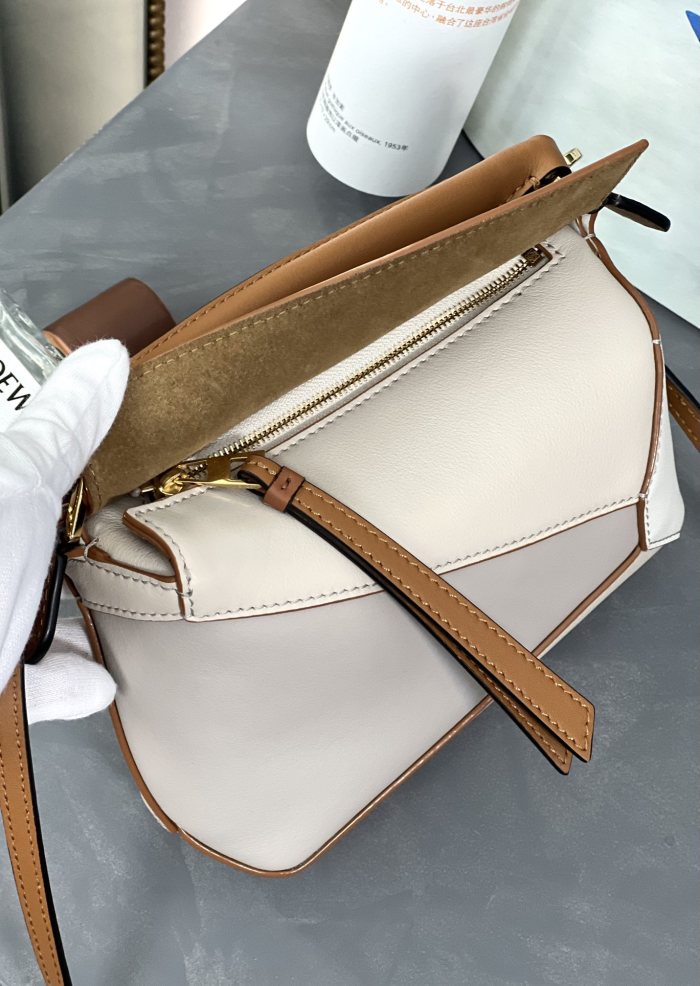 Handbags LOEWE 𝙈𝙞𝙣𝙞 𝙋𝙪𝙯𝙯𝙡𝙚 𝙀𝙙𝙜𝙚 size:18-8-12.5 cm