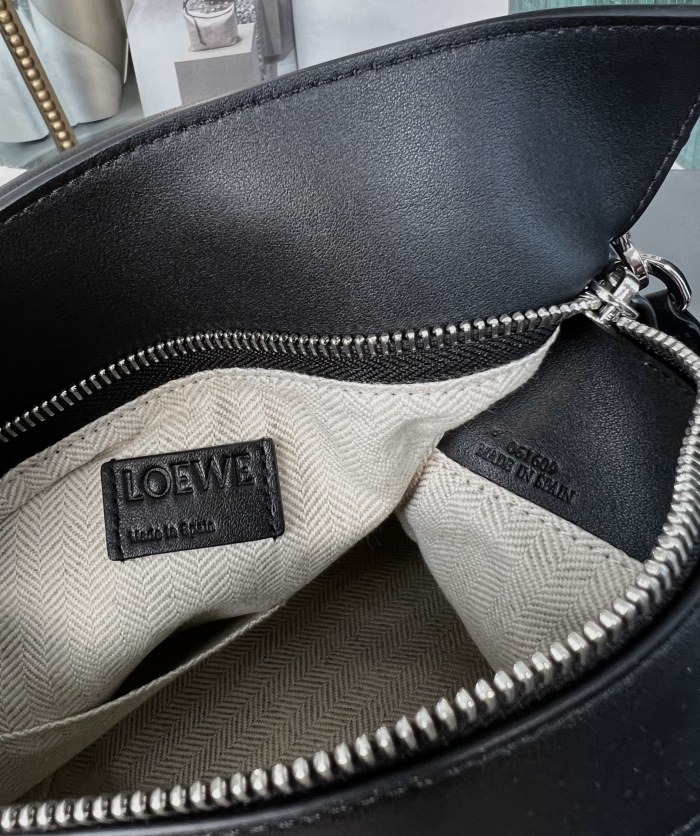Handbags LOEWE ZP size:24−14-11 cm