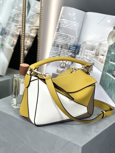 Handbags LOEWE ZP size:24−14-11 cm