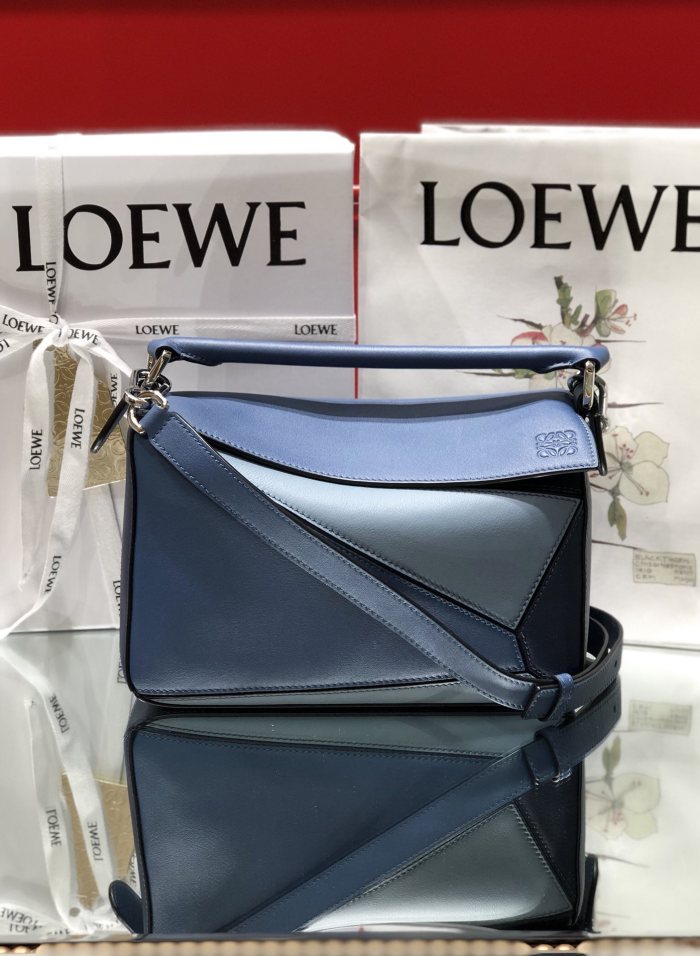 Handbags LOEWE ZP size:24−14-11 cm