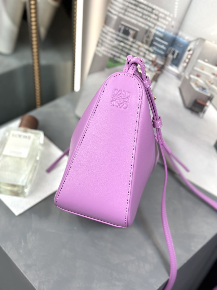 Handbags LOEWE 𝗛𝗮𝗺𝗺𝗼𝗰𝗸 𝗵𝗼𝗯𝗼 size:28-17-9.5 cm