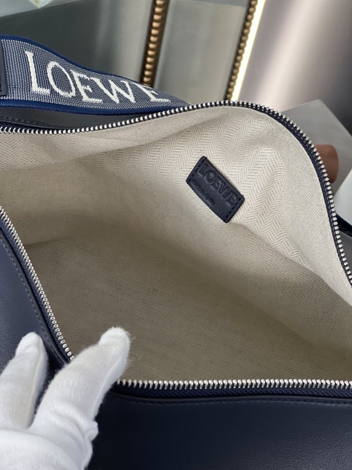 Handbags LOEWE 𝐂𝐮𝐛𝐢 size:43-13.5-29 cm