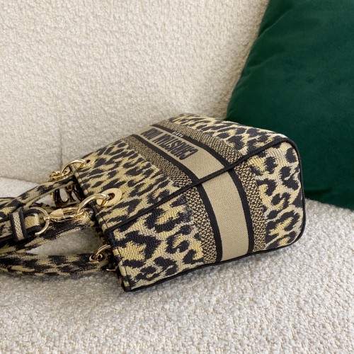 Handbags Lady Dior 6605 size：24*20*11 cm