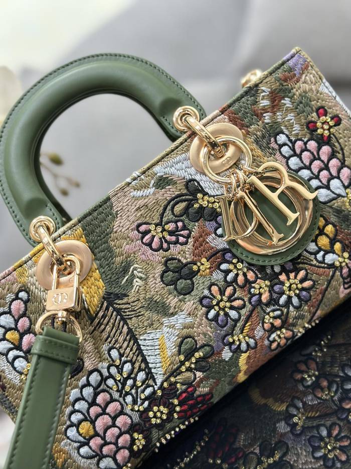 Handbags Lady Dior M0540 size:26*13.5*5 cm