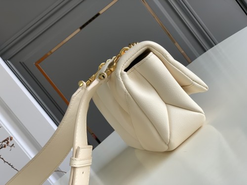 Handbags Bvlgari 2910850801 size:18*12*8 cm
