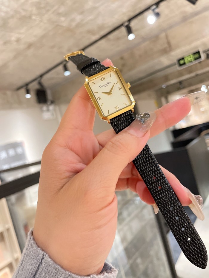 Watches Dior 323430 size:26*32 mm