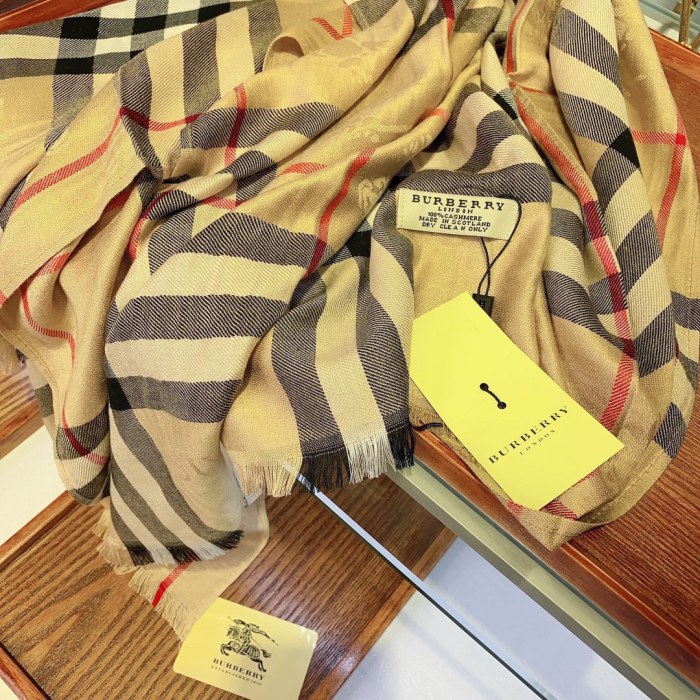 Streetwear Scarf BURBERRY 323786 size：180*70CM