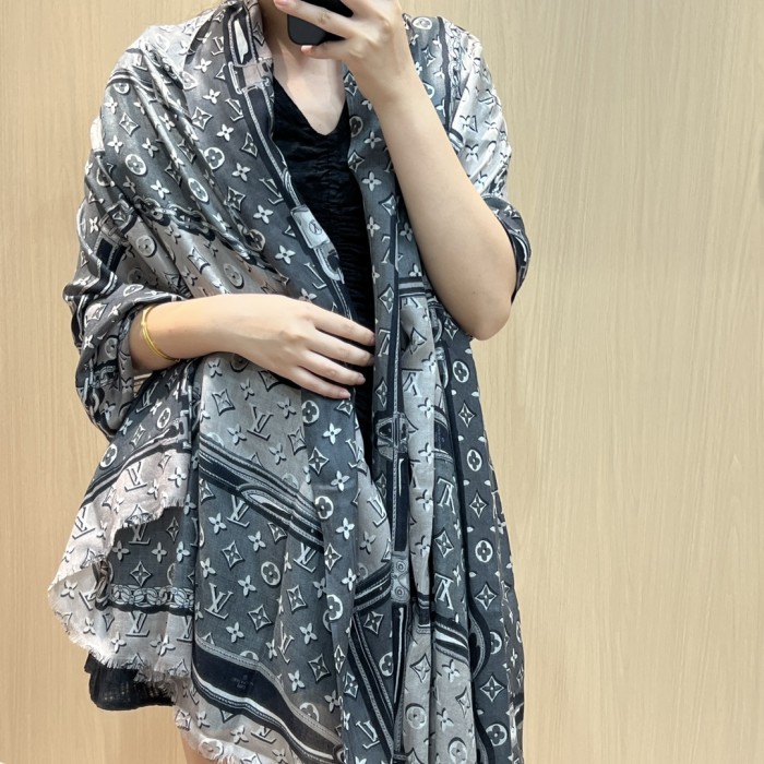 Streetwear Scarf LV 326462 SIZE:110*200cm