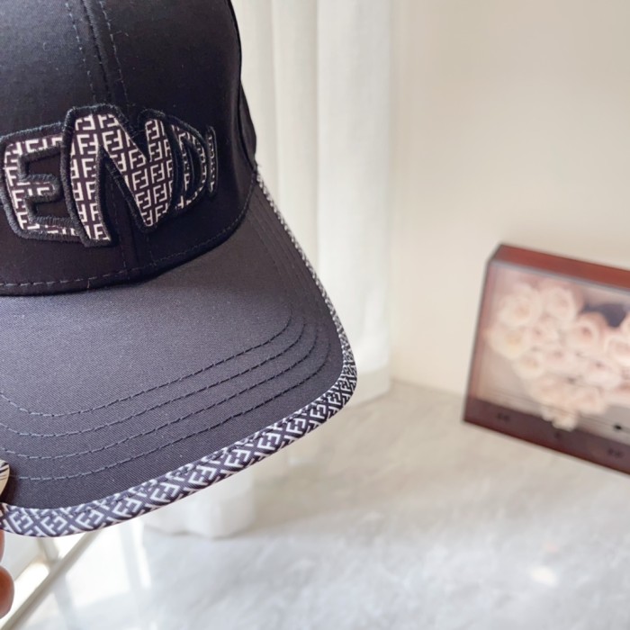 Streetwear Hat Fendi 329411