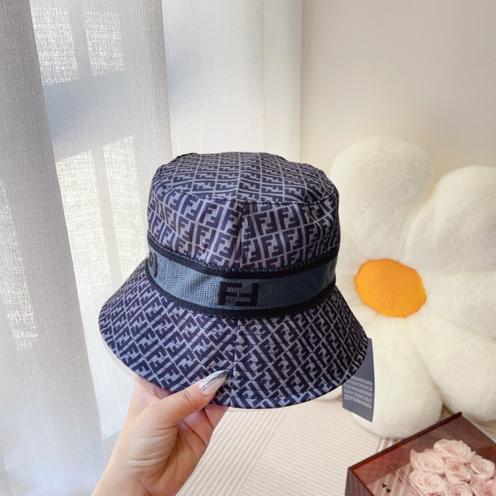 Streetwear Hat Fendi 329373