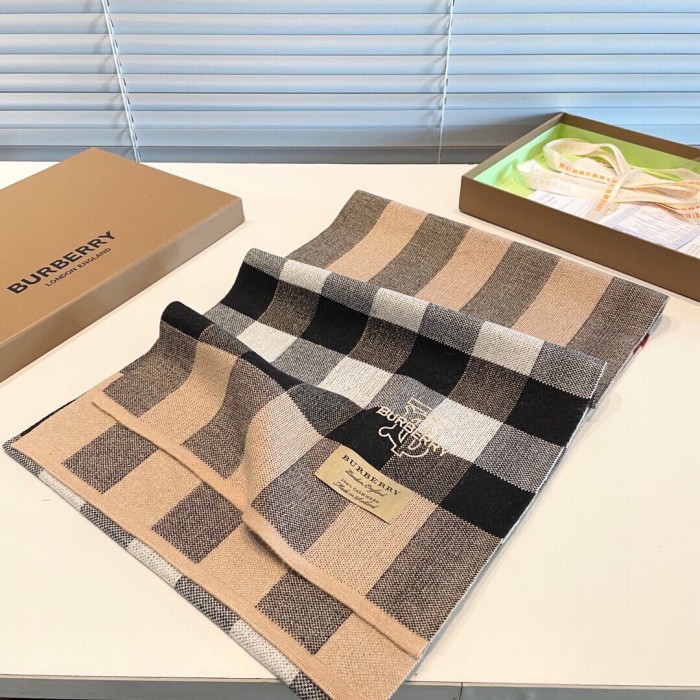 Streetwear Scarf BURBERRY 329076 size:180*35cm