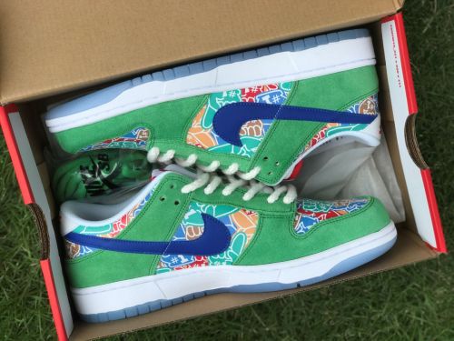 Authentic Nike Dunk Low “Foam Finger”