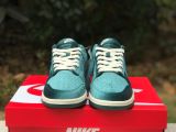 Authentic Nike Dunk Low “Green Velvet“
