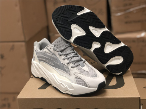 Authentic Boost Y 700 V2 White/Beige
