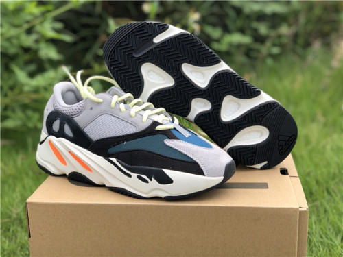 Authentic Boost Y 700 MGSOGE/CWHITE/CBLACK